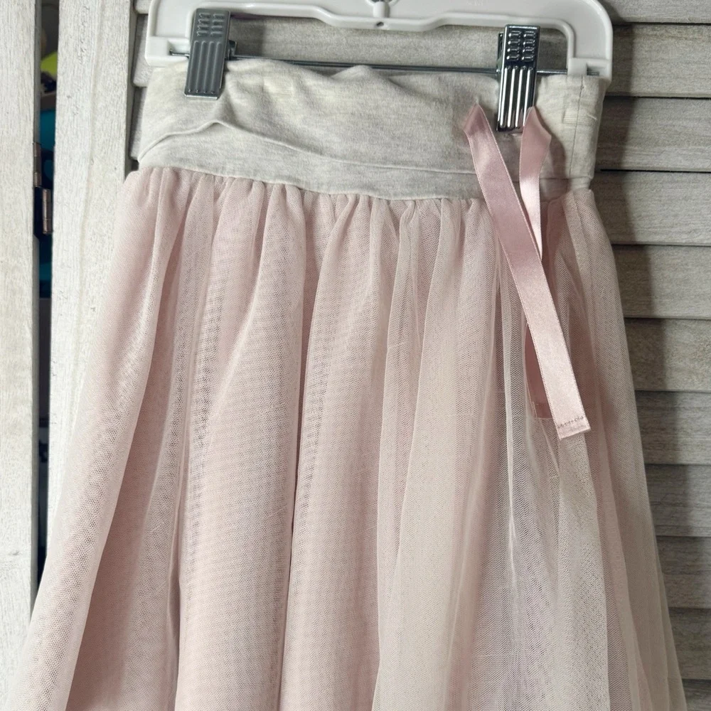Old Navy Elegant Pink Tulle Skirt With Gray Waistband Great Condition. Size 3t